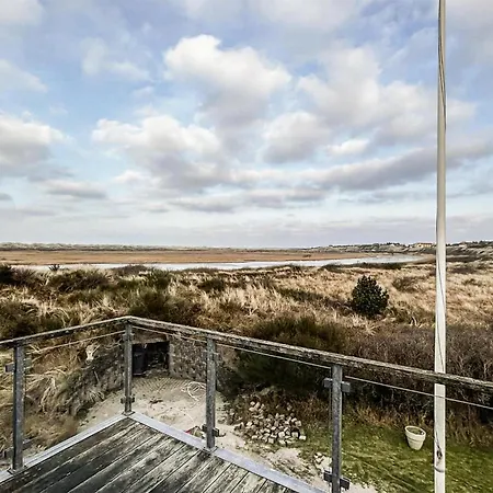4 Bedroom Amazing In Holiday home