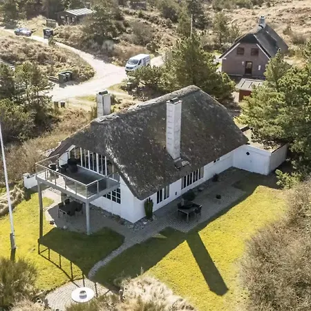 4 Bedroom Amazing In Holiday home *